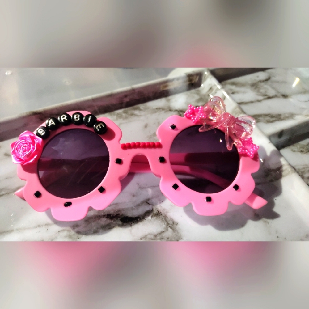Little girl Barbie sunglasses